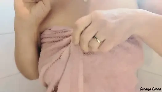 Üvey annem duş sonrası külot seçmeme yardım etmemi istedi