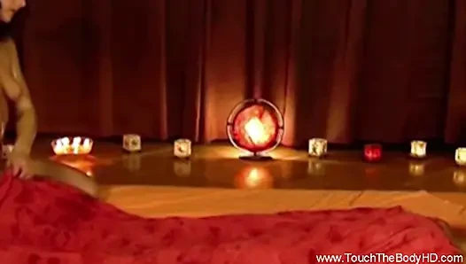 Şehvetli tantra vücut masajı