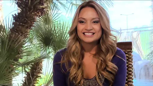 Natalia Rhodes latin kökenli azgın bir kadın amcığını alıyor