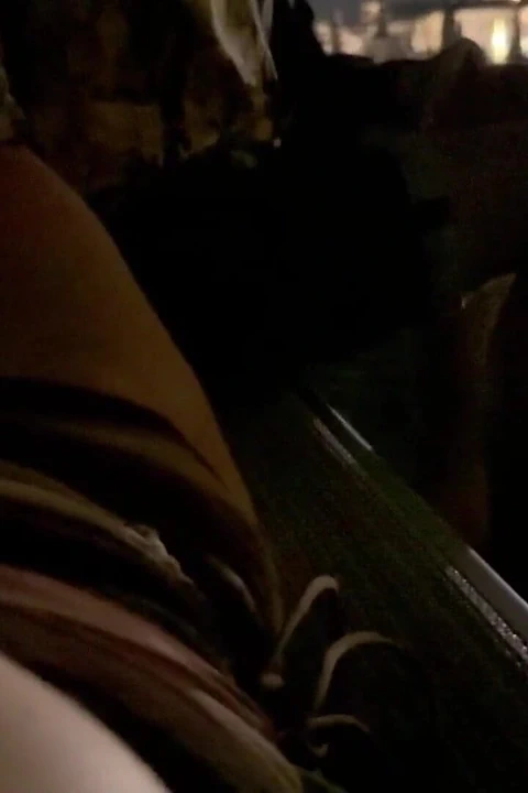 Kadın bakış açısı - flört eden yabancı plajda bana dokunuyor