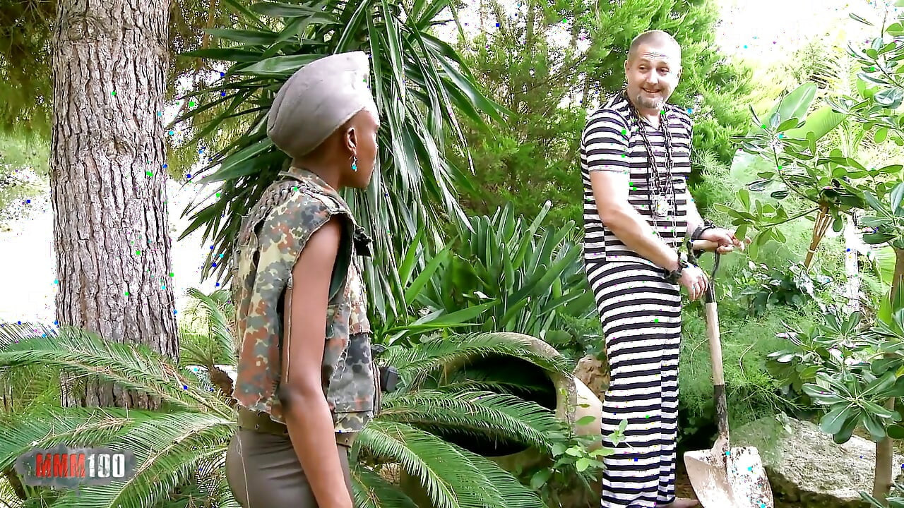 Sıska Afrikalı zenci bebek anal sikişiyor ve fışkırtıyor