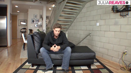 Sarışın orta yaşlı seksi kadın sevgilisi amını arkadan sert sikerken kanepede domalıyor