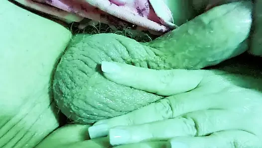 Bayan obur ağzına boşalan kadar dağınık ve gürültülü bir oral seks yaparken ilk kez güzel yüzünü gösterir!