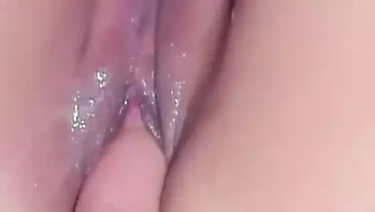 Endonezyalı bakire genç kız mastürbasyon yapıyor