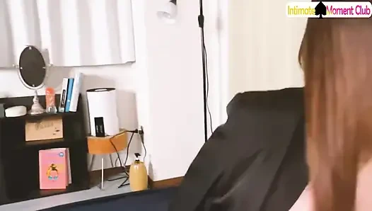 Erkekler arka arkaya kalçaları bitene kadar durmadan yağmur yağdırıyor! Sıkı ve acımasız çılgın bir sıkma gösterisi! 2.