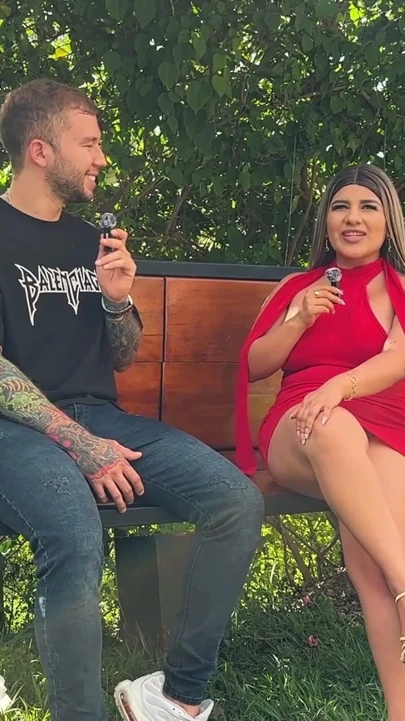 Kolombiyalı sarışın Naty Delgado, açık havada seksle sona eren bir podcast'e sahip - Brian Evansx