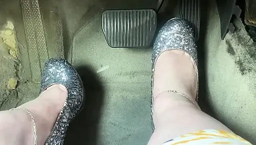 Topuklu 5'te pedal pompalıyor