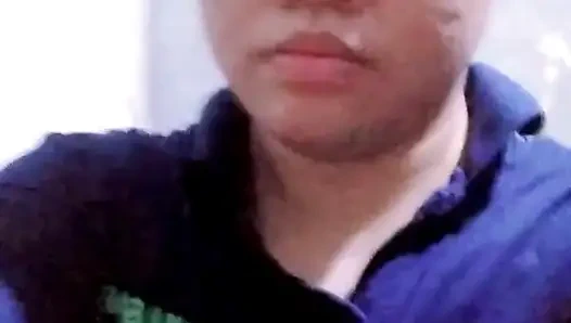 Khaira Asyalı genç kızla birlikte duş alıyor