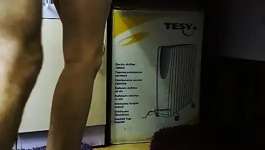 Karısını sikiyor ve deliklerini yakın çekim gösteriyor