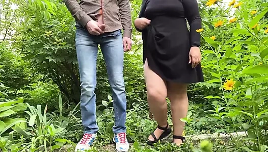 Kayınvalide tatlı deliğine mastürbasyon yaparak beni boşaltıyor