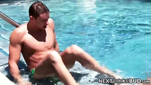 Siklerdeki prezervatiflerden nefret eden bir çift sporcu için halka açık anal