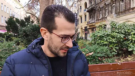 Mükemmel doğal memeli hatun üvey erkek kardeşinin koçunu yüzüne sikiyor!