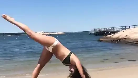 Alicab yoga yapıyor ii