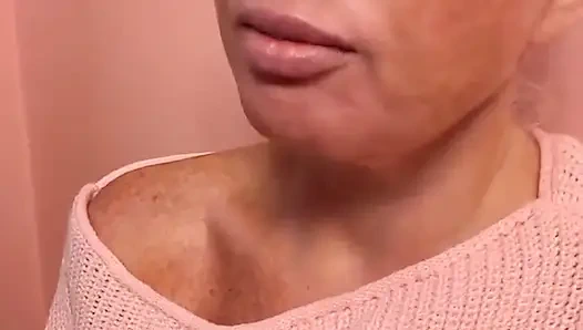 Çıplak güne başlamaya hazırlanırken