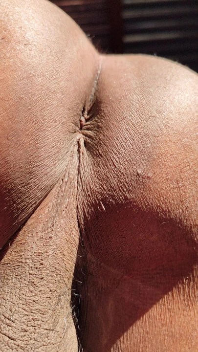 Gay adam büyük kıçını sergiliyor