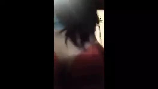 Yaşlı adam arkadaşıyla milf paylaşıyor