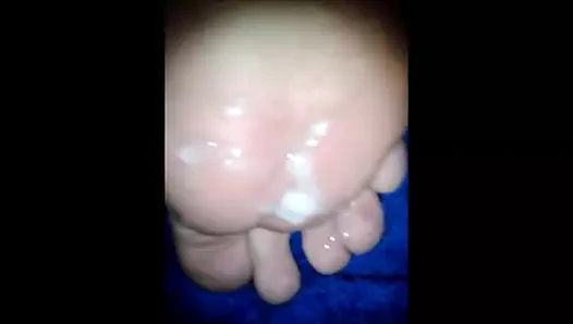 Kendi ayaklarına boşalmak