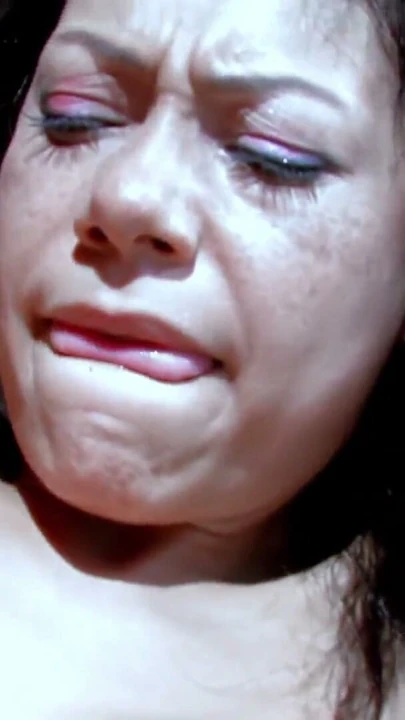Arjantinli porno yıldızı Lara Tinelli benimle ilk sahnesinde plajda | Bölüm 3