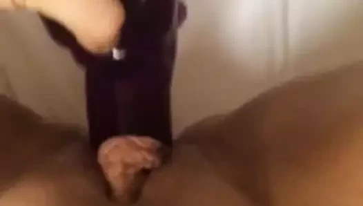 O işteyken onunla alay etmek