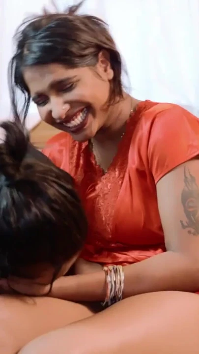 Захватывающий момент из "Индийский сводный брат дези и сводная сестра, часть-2"