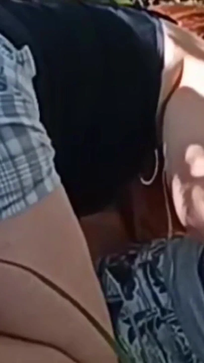 Kızıl saçlı herkesin içinde sakso çekerken yakalandı | Klip 2