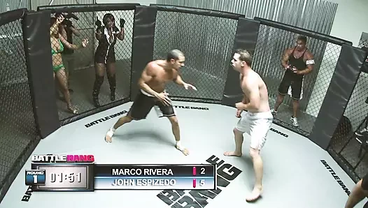 Tombul anne Stacy Adams yüzüne bolca döl alıyor