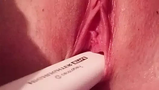 Azgın oldum, bu yüzden kalemlerimle oynadım ve tüm yatağıma fışkırttım