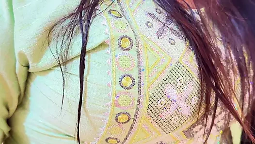 Ateşli teyze beni yatakta sert sikiyor!