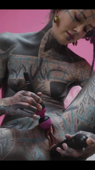 İş kıyafeti anal esnetme solo mastürbasyon genişliyor ve fışkırtıyor | Klip 1