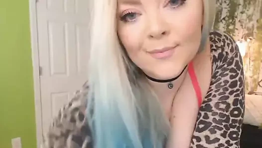 Tombul büyük memeli büyük götlü bebek parmaklıyor