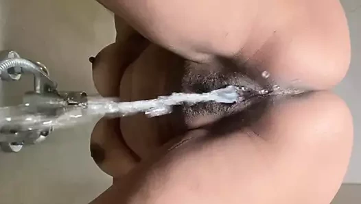 Sıcak desi kız işeme an net görünüm