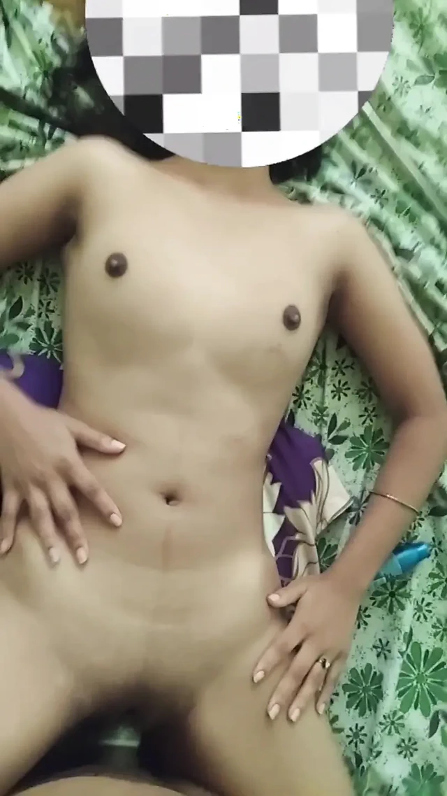 Desi pooja edepsizce sakso çekiyor ve sert sikişiyor