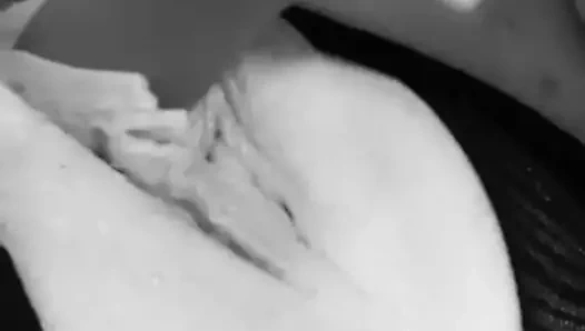 Freundin macht es sich selbst