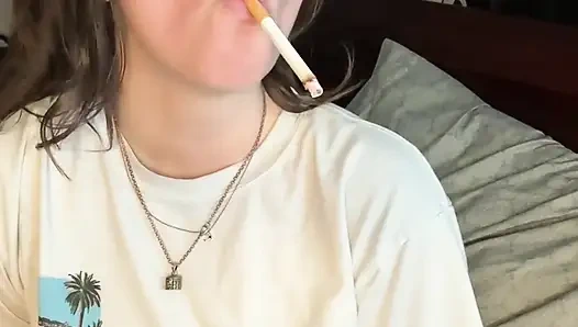 Sanal sigara içme seks, bakış açısına binme ve chery ağaçlarıyla salya akıtma