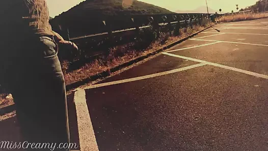 Sik teşhiri - kız beni sokakta mastürbasyon yaparken yakaladı boşalmaya yardım etti