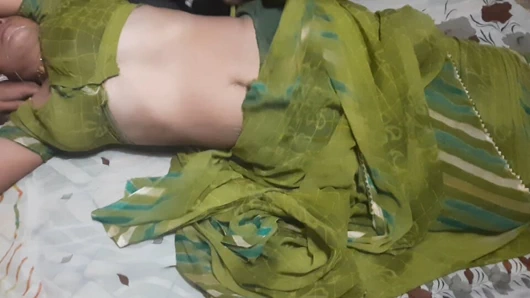 Üvey kayınbiraderi, tam vücut masajı yağı uygulayarak ve tüm dölleri çıkararak baldızını sikmeyi planlıyor