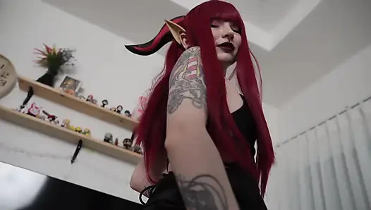 Succubus rüyada geliyor ve onu oyuncağı olarak kullanmasına izin veriyor