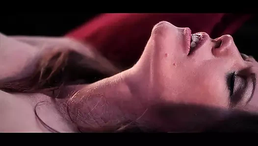 HATUN SERT SIKIŞMEDEN ÖNCE IYI BIR AMCıK YALAMANıN TADıNı ÇıKARıYOR