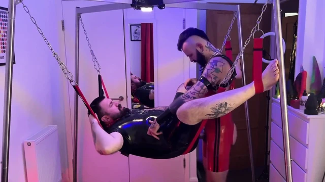 Sling'imin içinde sikişiyorum