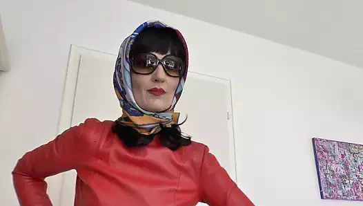 Büyük güneş gözlüğü gösterisi - başörtüsü seni boşaltıyor