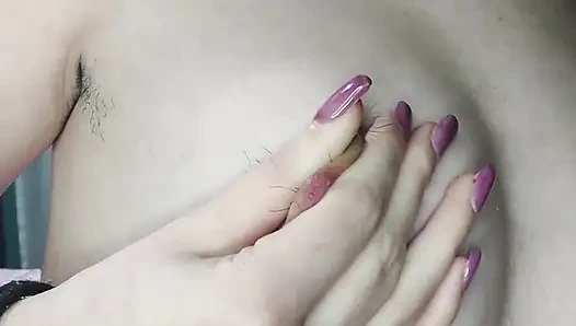 Kıllı meme uçlarımla oynuyorum