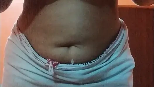 Gece geç saatlerde büyük memeli desi fantezisi desi kız basıyor ve masaj yapıyor