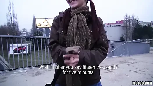 Halka açık pikaplar - kızıl saçlı Belinda ve Steve soğukta vahşi halka açık bir köprü seks seansı için soyunuyor