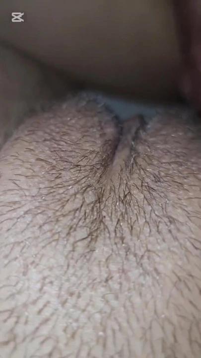 Seksowna gruba 25-letnia MILF strip joi zbliżenie cipki jebanie | Klip 1