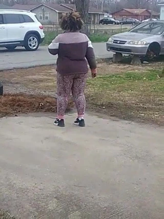 Busty kabarcık popo puma tayt giyiyor ve bana 1