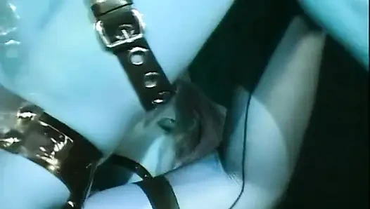 Denizcilerle barda üçlü seks ve bire bir sikiş. 2 sahne içinde 1