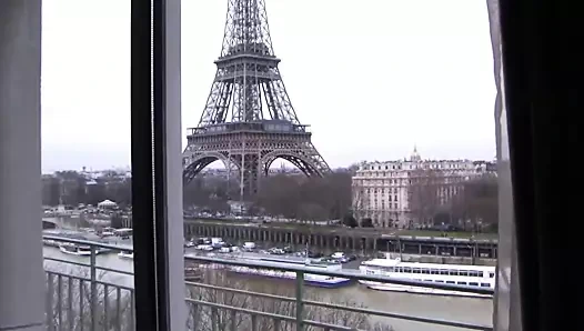 Busty bayan içinde siyah lateks verir bir oral seks