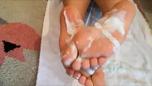 Efi seksi kremsi (39 numara) ayaklarını hareket ettiriyor