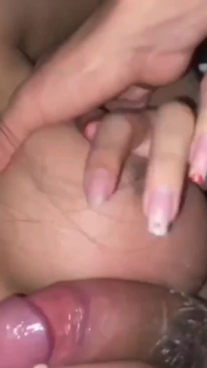 THIS GUY HAS A PRETTY BIG PENIS LIKE THE ONES I LIKE AND I ENDED UP GIVING HIM THE BEST ORAL SEX SESSION I'VE EVER HAD… | Clip 1