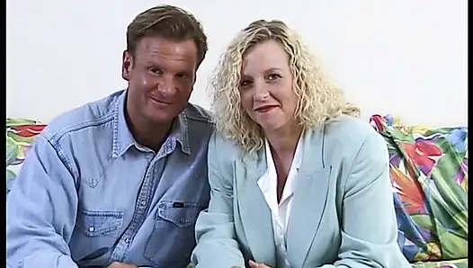 Çoraplı olgun amına dildo yapıyor ve yarak emiyor